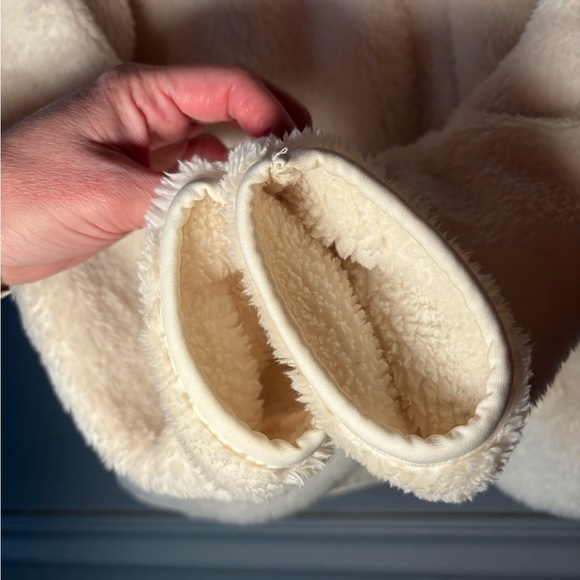 Uniqlo | soft | fleece | ivory | zip | pockets | L - Picture 6 of 11
